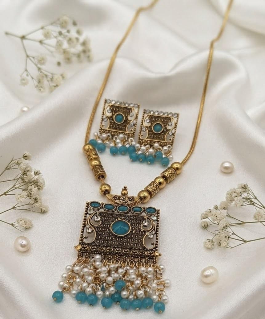 Vintage Harmony Necklace Set