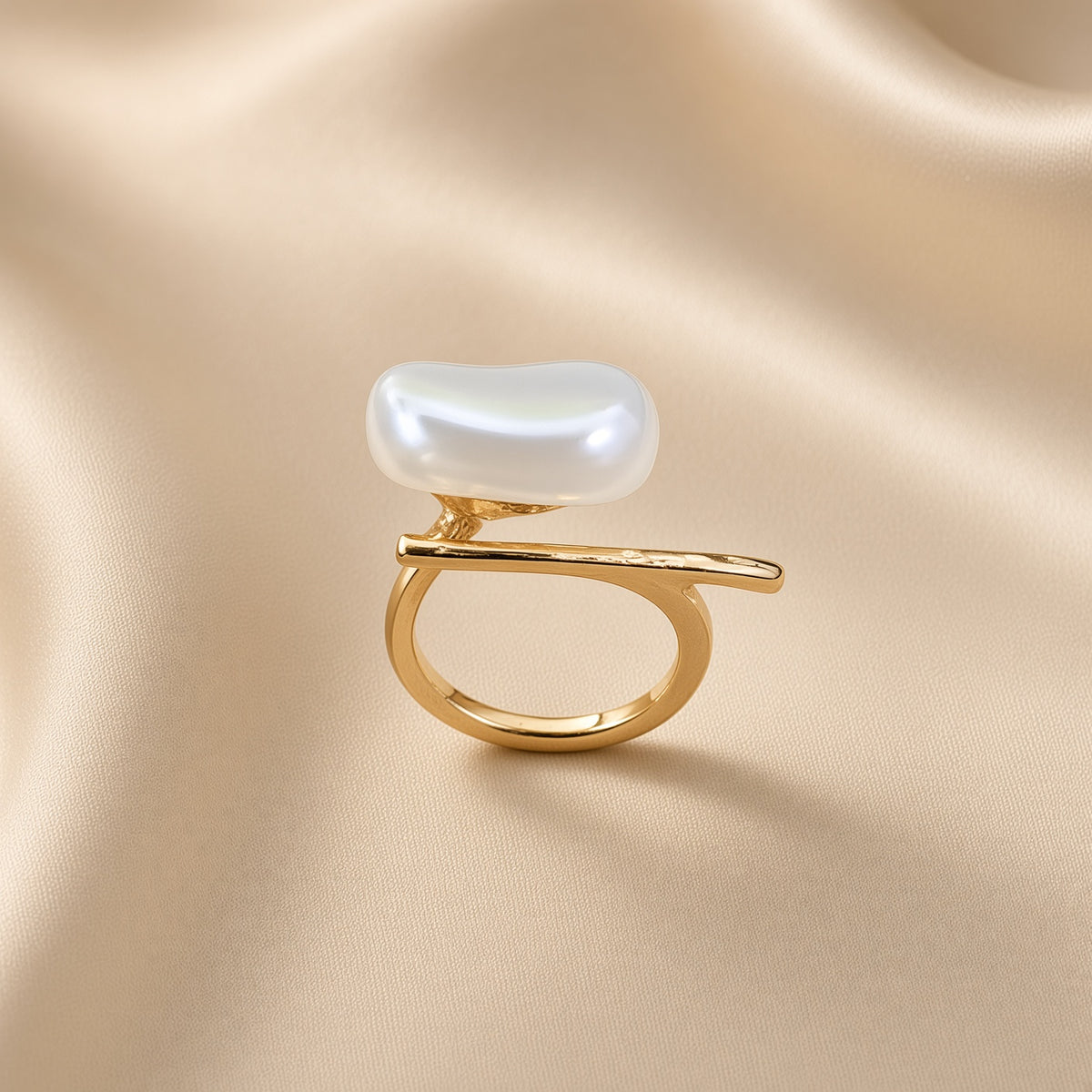 Baroque Mother Pearl Embrace Ring Contemporary