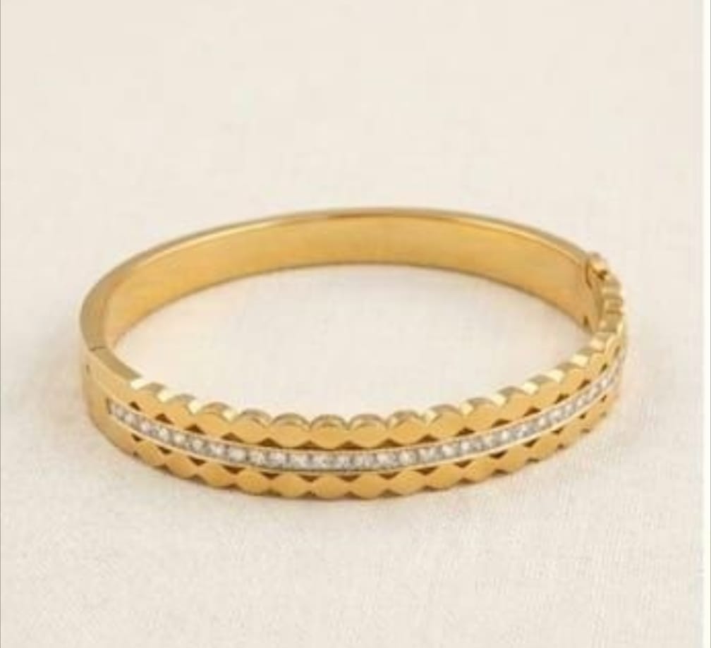 Royal Classy Gold ( Premium high-grade stainless steel with golden plating )