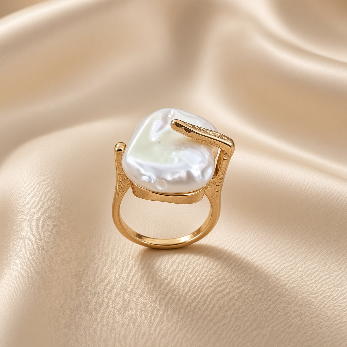 Baroque Mother Pearl Embrace Ring ( Premium high-grade stainless steel with golden plating )