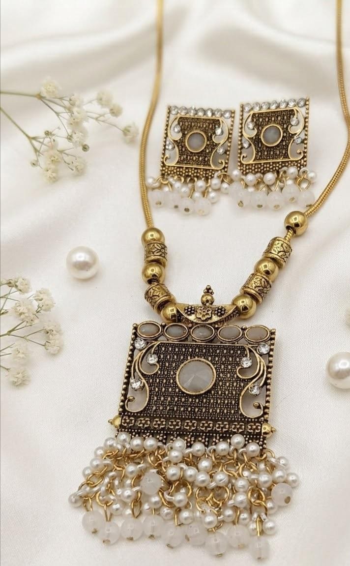 Vintage Harmony Necklace Set