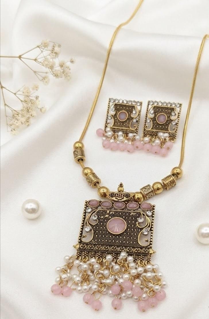 Vintage Harmony Necklace Set