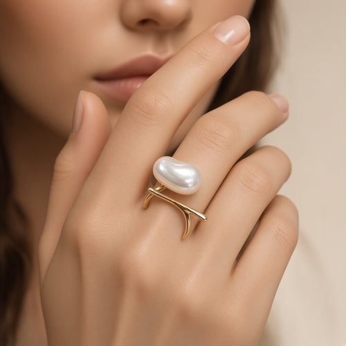 Baroque Mother Pearl Embrace Ring ( Premium high-grade stainless steel with golden plating )